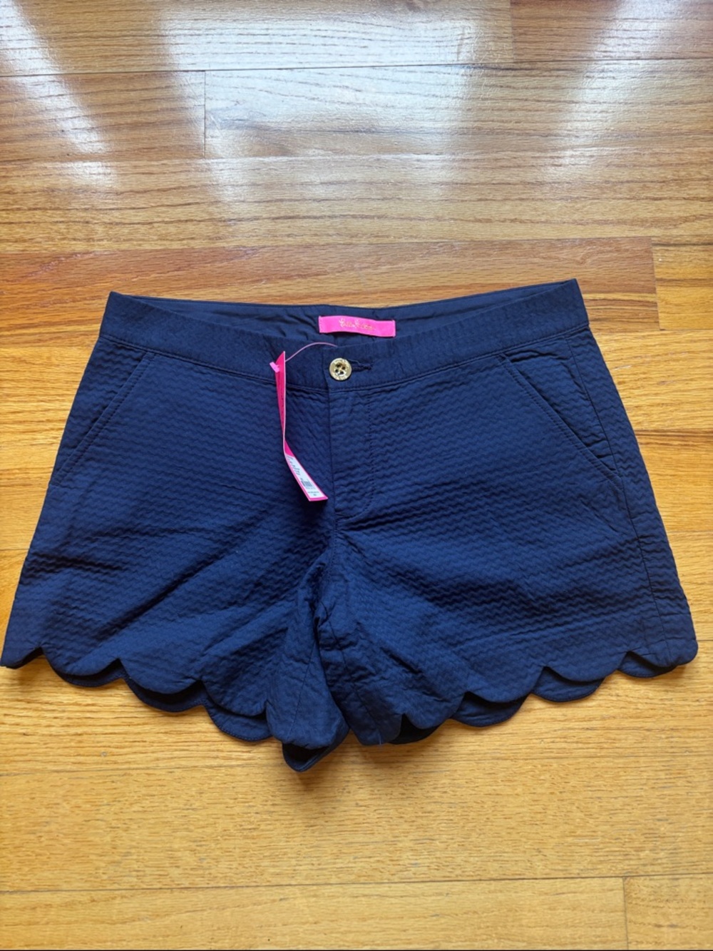 Lilly Pulitzer Buttercup NWT Size 2 Navy Scalloped Hem Shorts